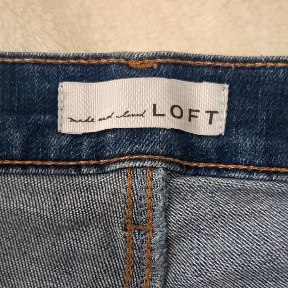 LOFT High Rise Blue Jeans Classic Denim Size 28 Button Down Front - Picture 2 of 6
